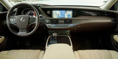 Передняя панель Lexus GS 2018
